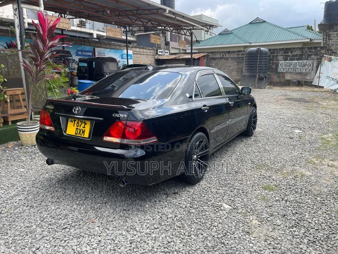 Toyota Crown Royale 2005 Black