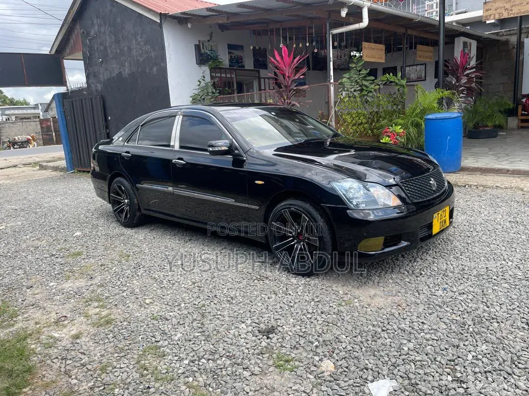 Toyota Crown Royale 2005 Black