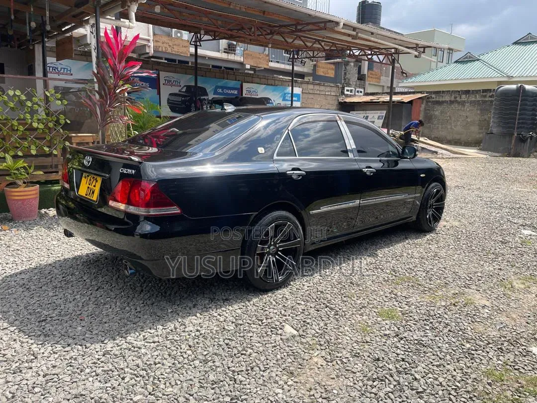 Toyota Crown Royale 2005 Black
