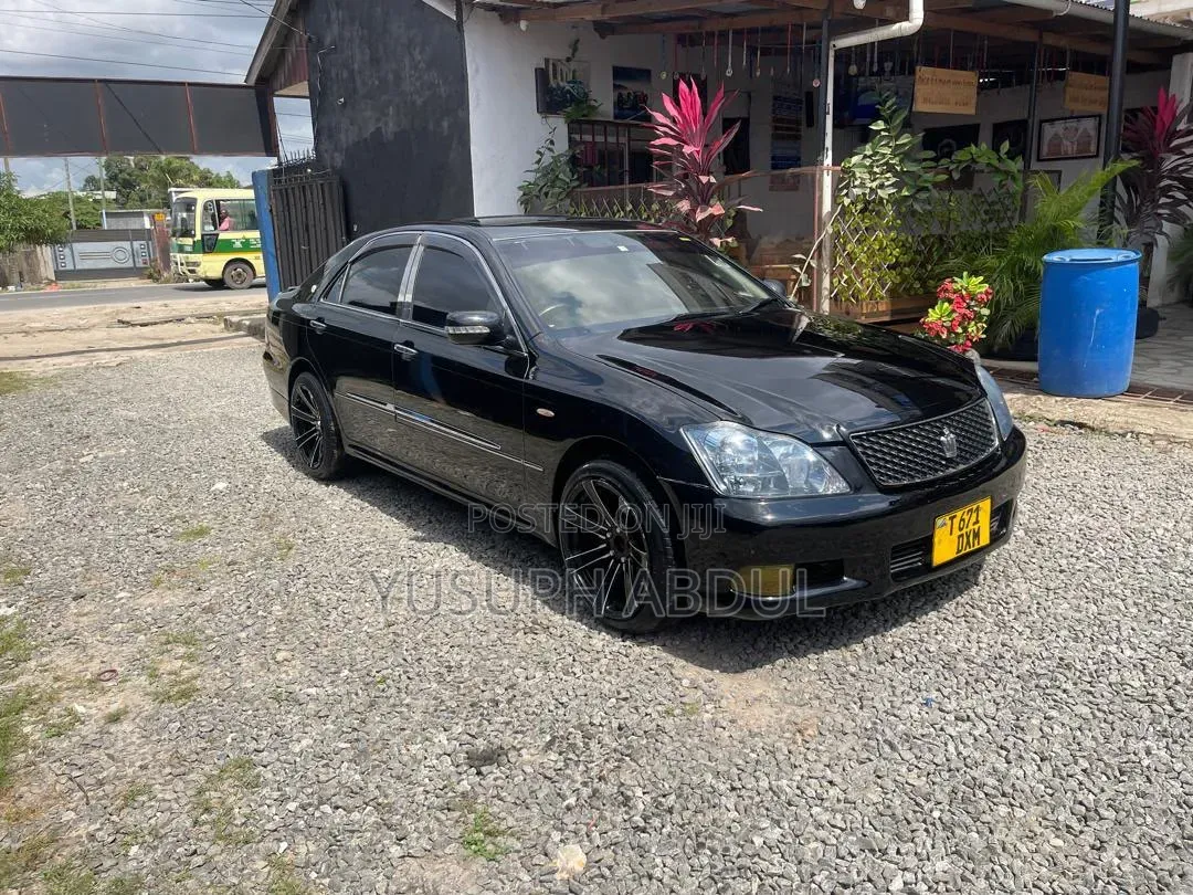 Toyota Crown Royale 2005 Black