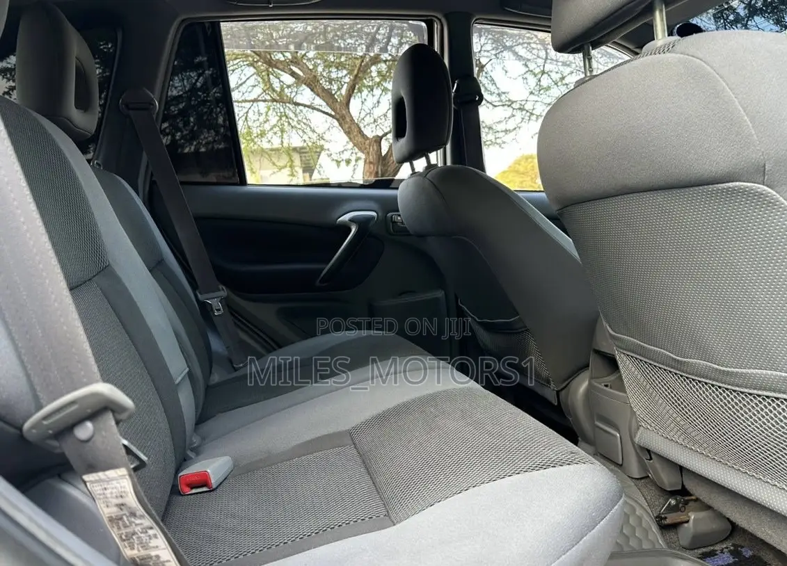 Toyota RAV4 2001 White