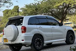 Toyota RAV4 2001 White