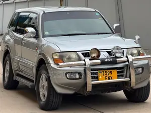 Mitsubishi Pajero 2001 Silver