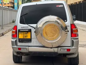 Mitsubishi Pajero 2001 Silver