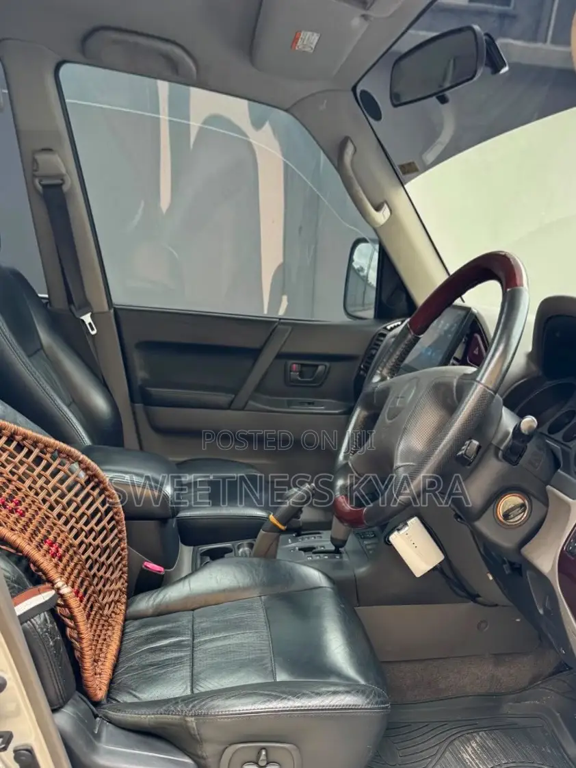Mitsubishi Pajero 2001 Silver