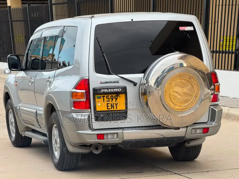 Mitsubishi Pajero 2001 Silver