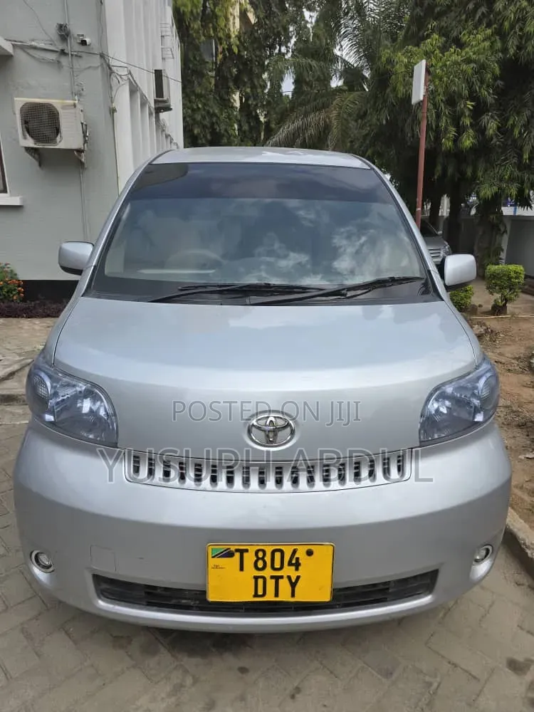 Toyota Porte 2005 Silver