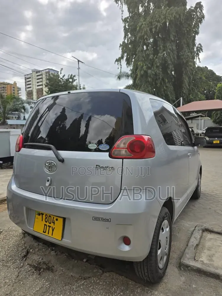 Toyota Porte 2005 Silver