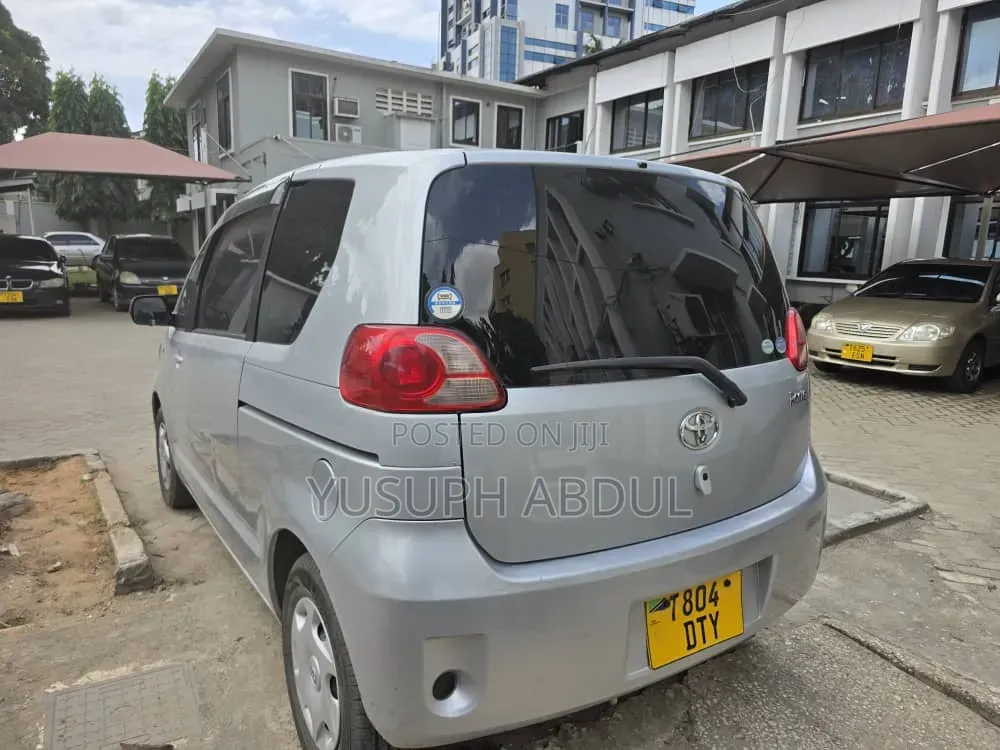 Toyota Porte 2005 Silver