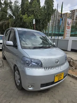 Toyota Porte 2005 Silver