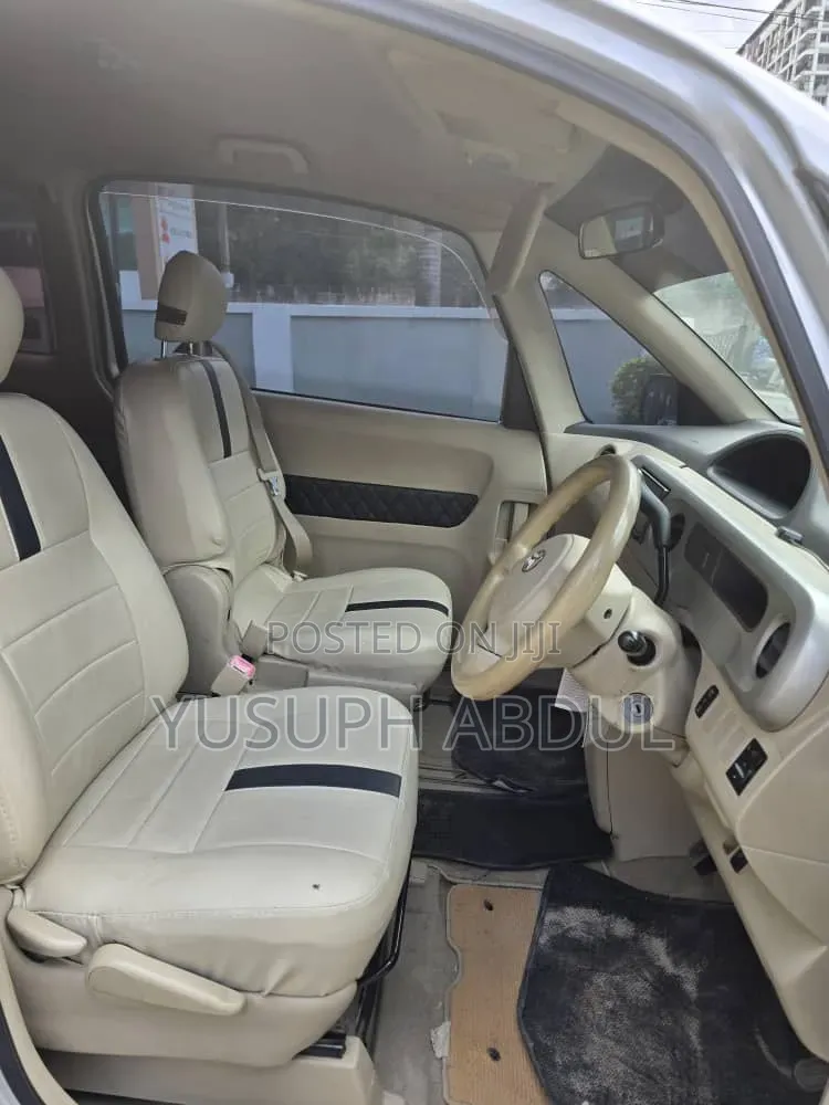 Toyota Porte 2005 Silver