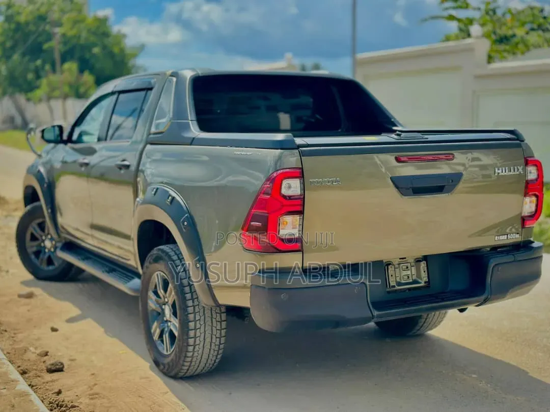 Toyota Hilux 2021 Gray