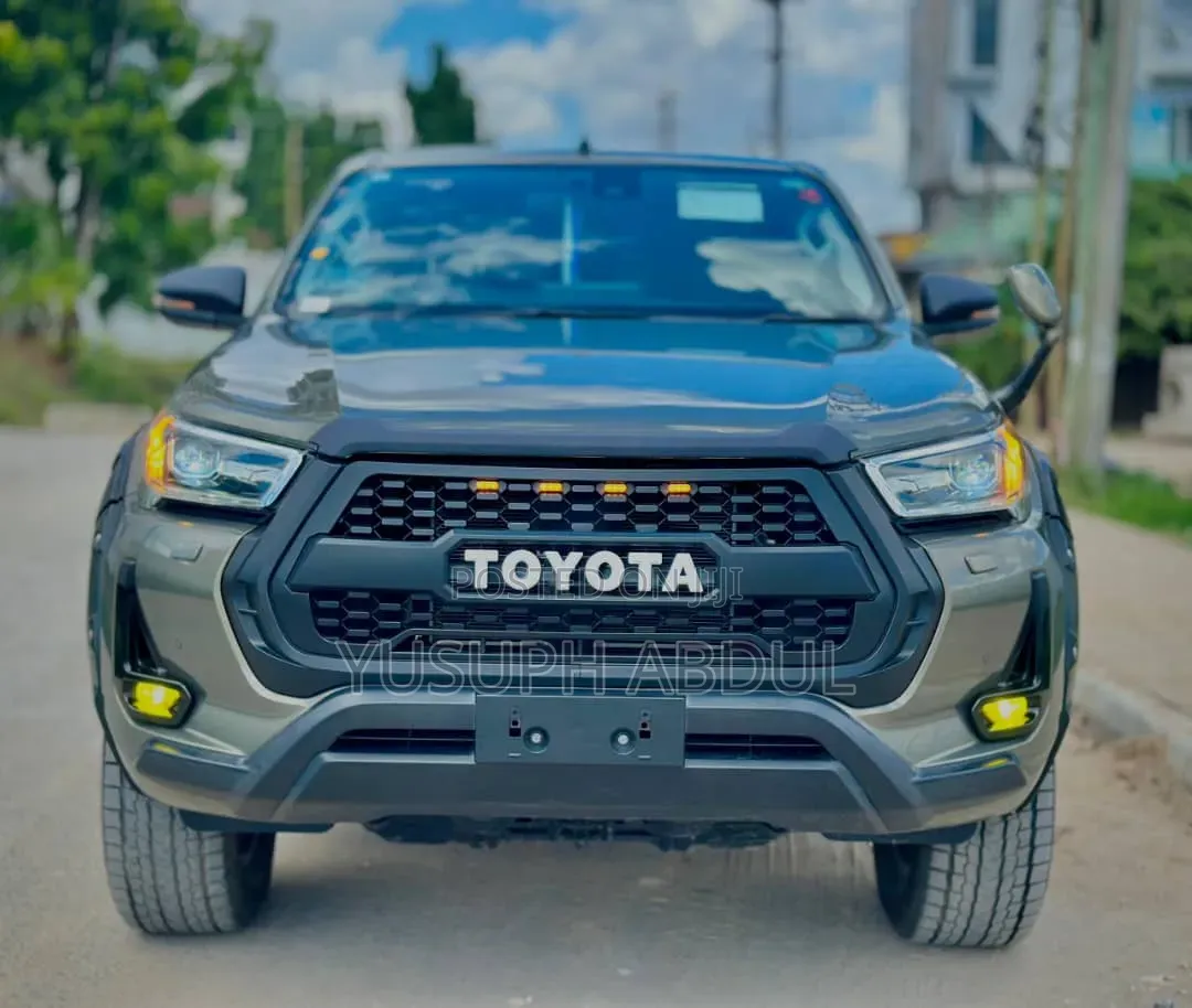 Toyota Hilux 2021 Gray