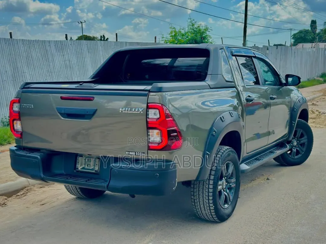 Toyota Hilux 2021 Gray
