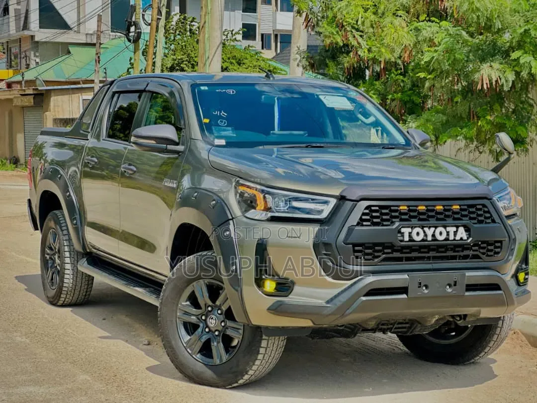 Toyota Hilux 2021 Gray