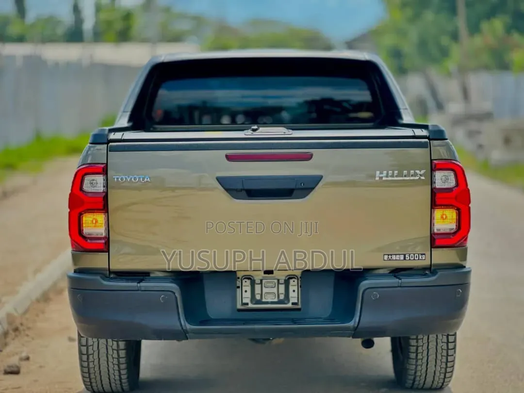 Toyota Hilux 2021 Gray