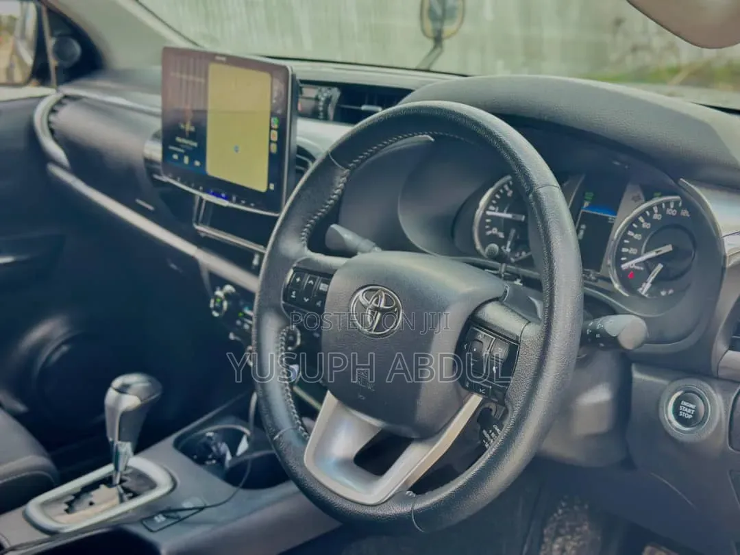 Toyota Hilux 2021 Gray