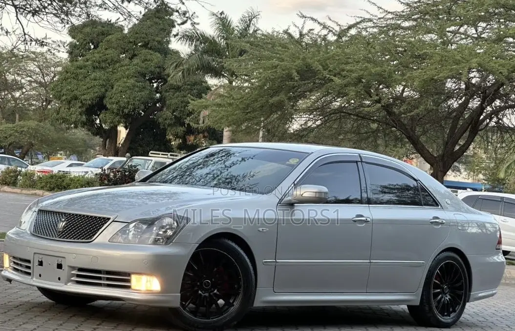 Toyota Crown 2005 Silver