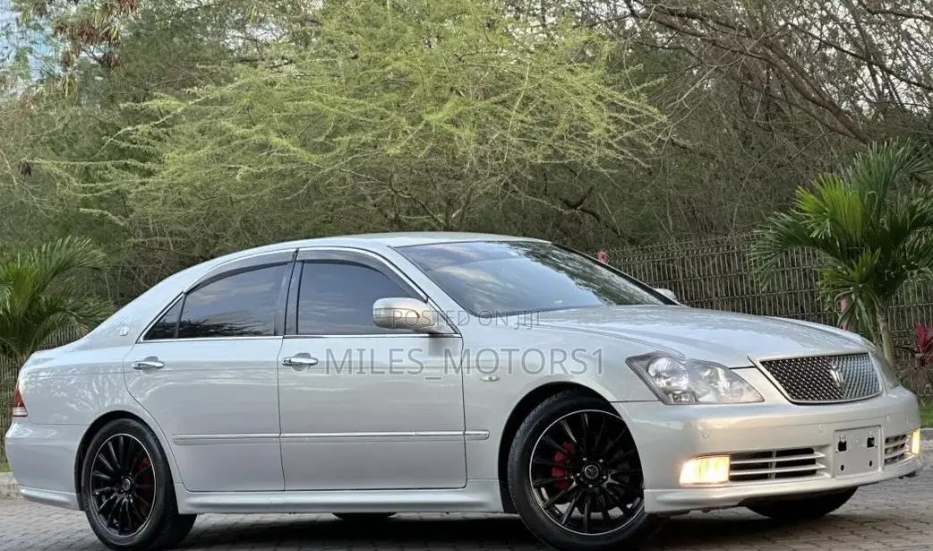 Toyota Crown 2005 Silver