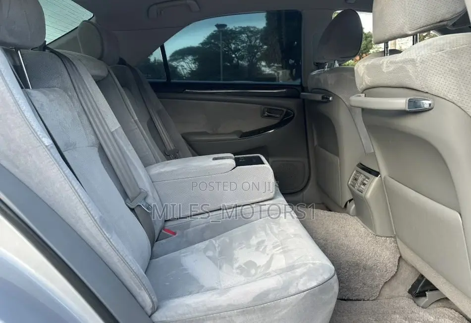 Toyota Crown 2005 Silver