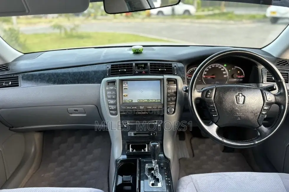 Toyota Crown 2005 Silver