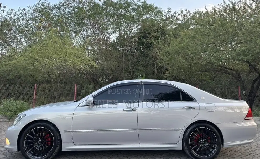 Toyota Crown 2005 Silver