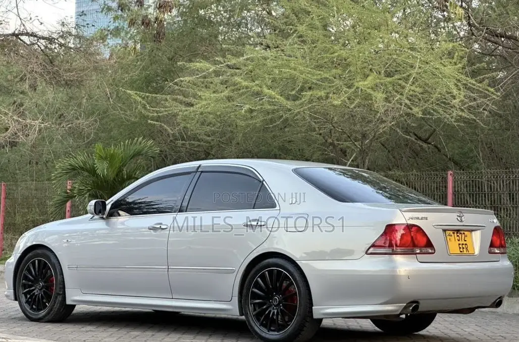 Toyota Crown 2005 Silver