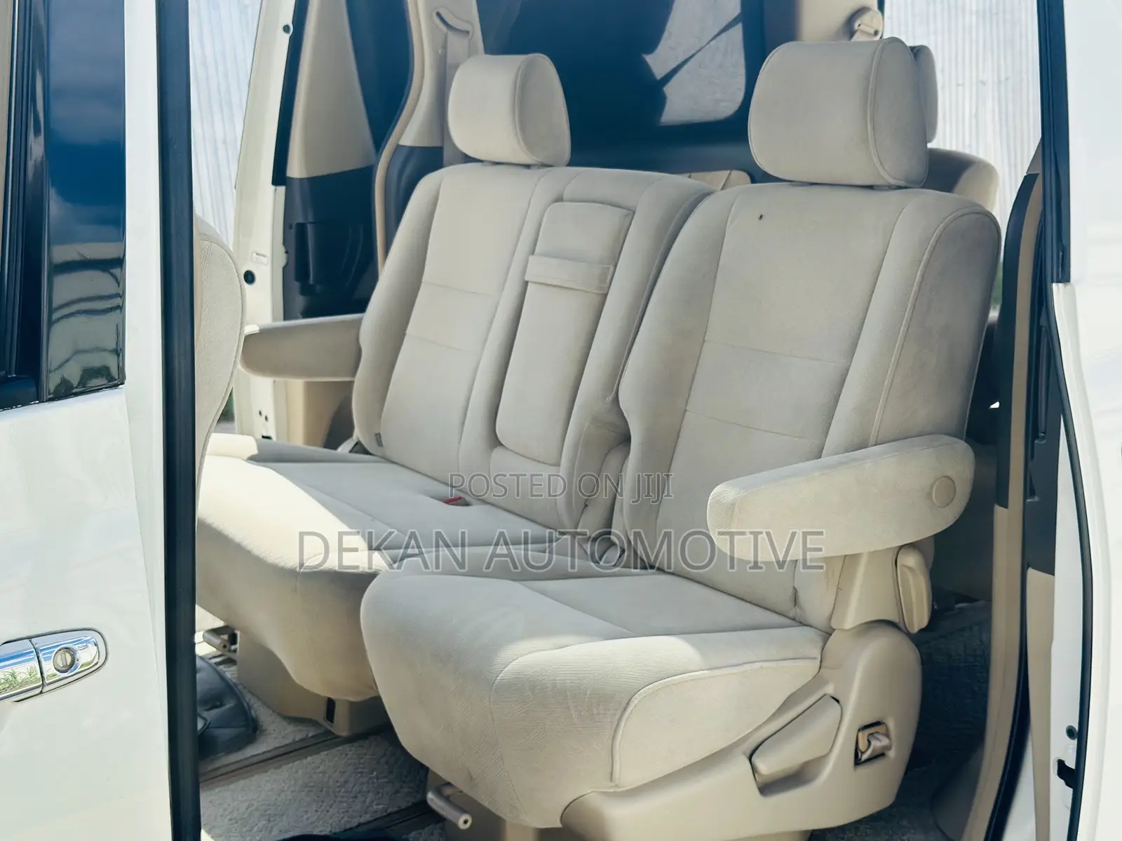 Toyota Alphard 2.4 Petrol FWD 2006 White