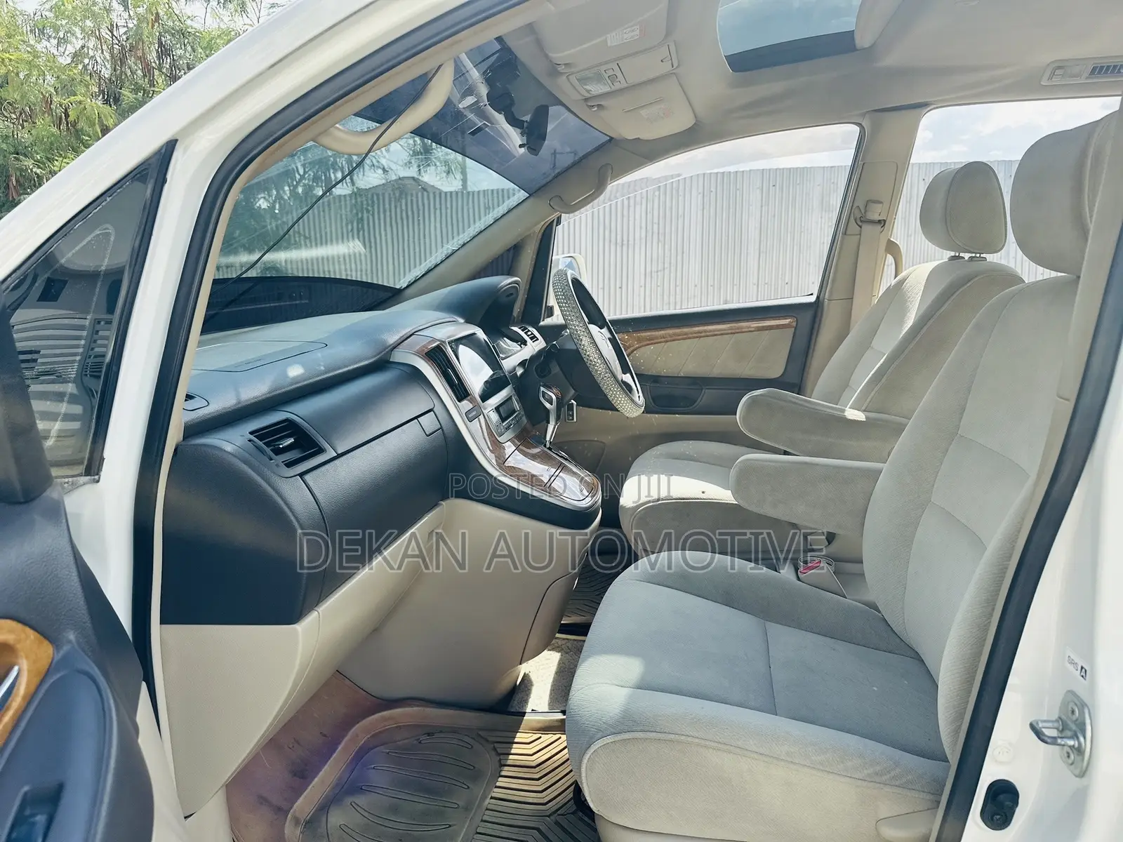 Toyota Alphard 2.4 Petrol FWD 2006 White