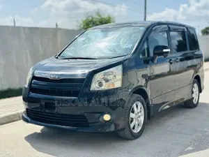 Toyota Noah 2.0 143hp FWD (8 Seater) 2010 Black