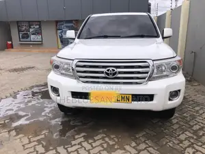 Toyota Land Cruiser 2009 White