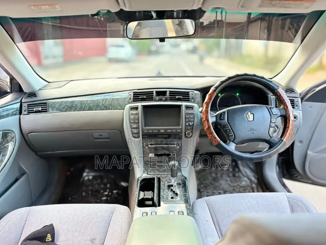 Toyota Crown Royale 2005 Black