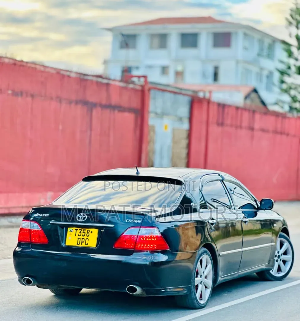 Toyota Crown Royale 2005 Black