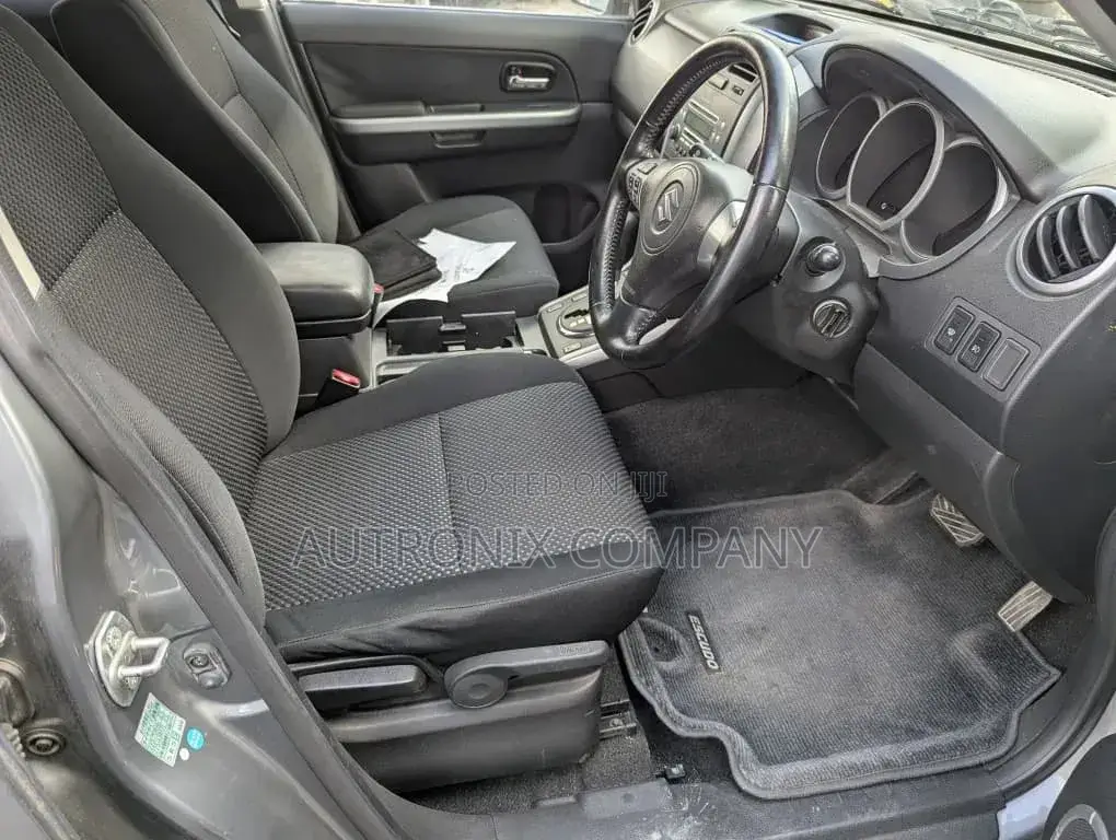 Suzuki Escudo 2005 Gray