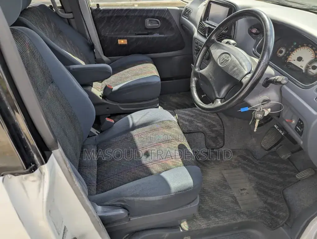 Toyota Noah 2001 White
