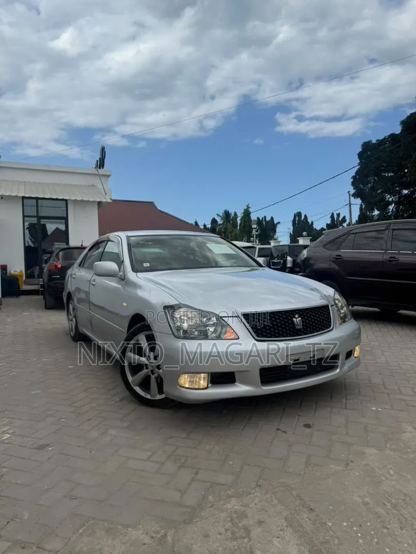 Toyota Crown 2006 Silver