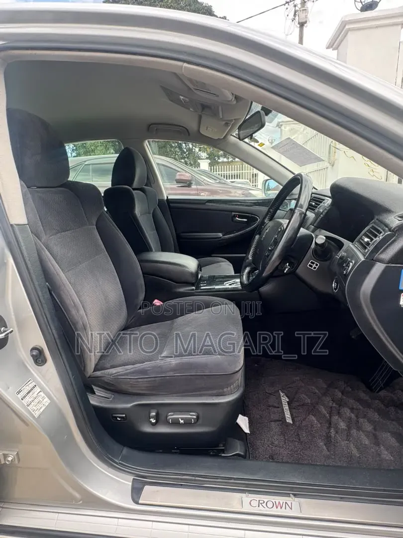 Toyota Crown 2006 Silver