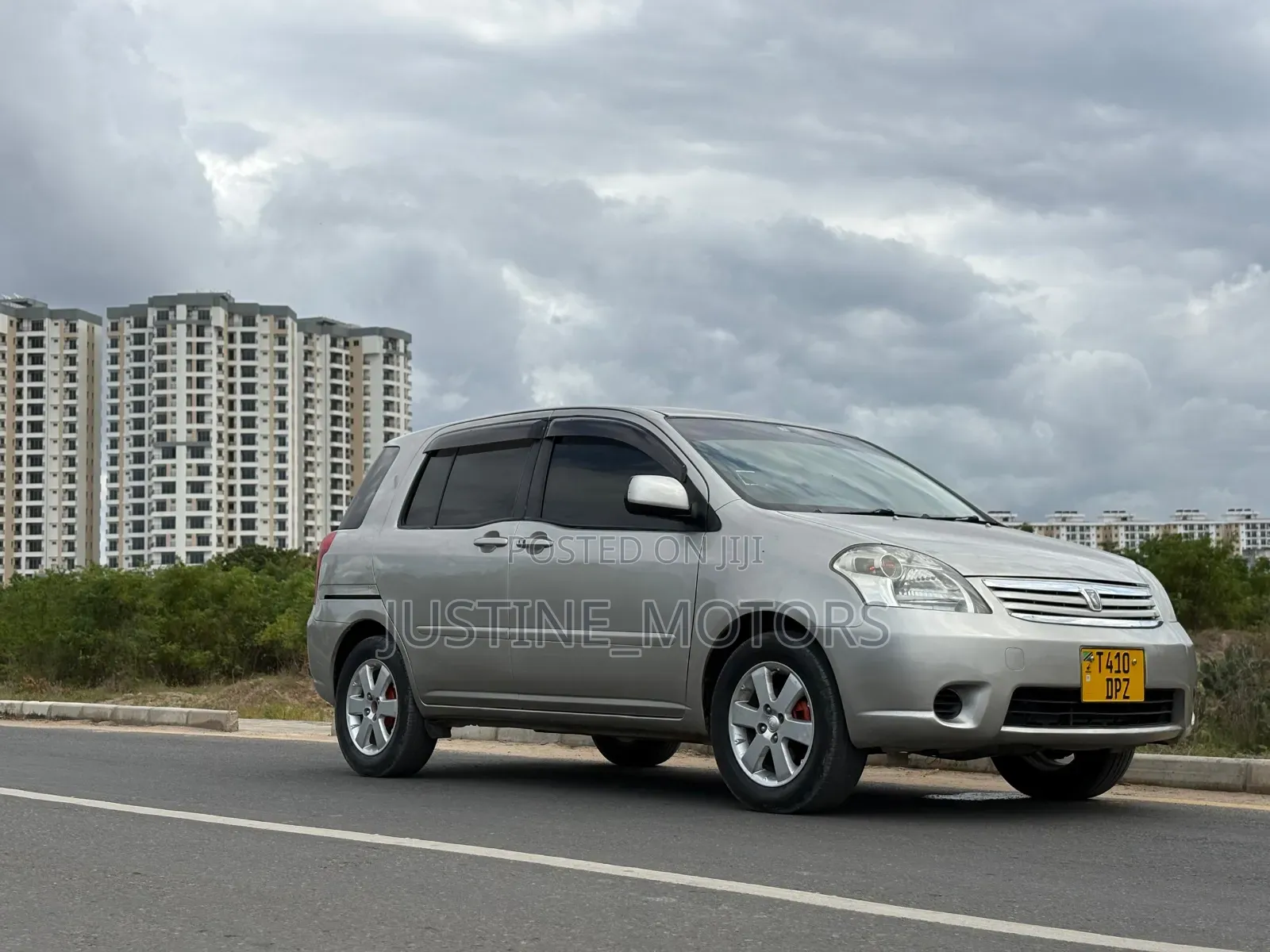 Toyota Raum 2008 Gold