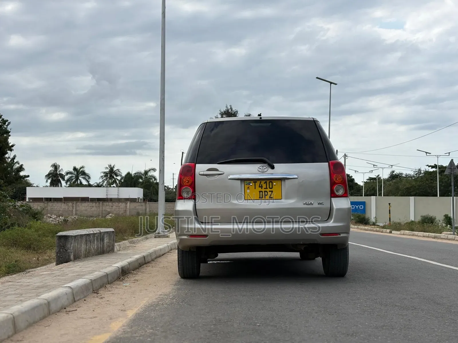 Toyota Raum 2008 Gold