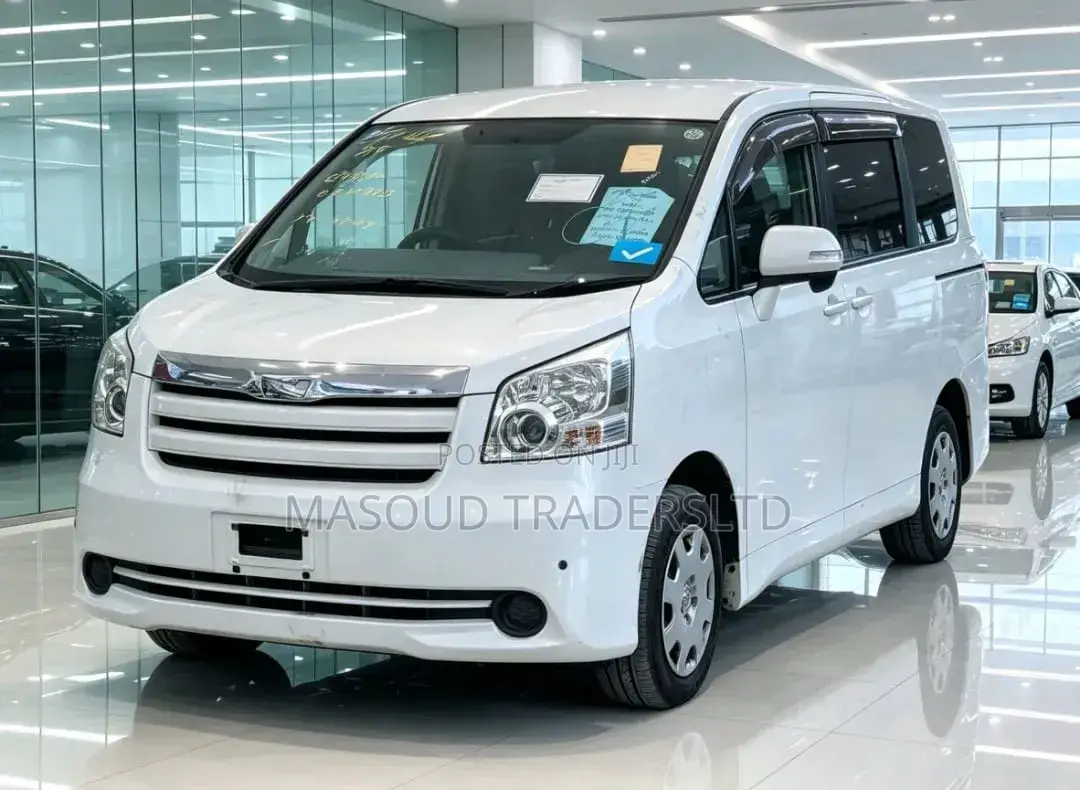 Toyota Noah 2010 Off white