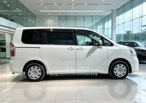 Toyota Noah 2010 Off white