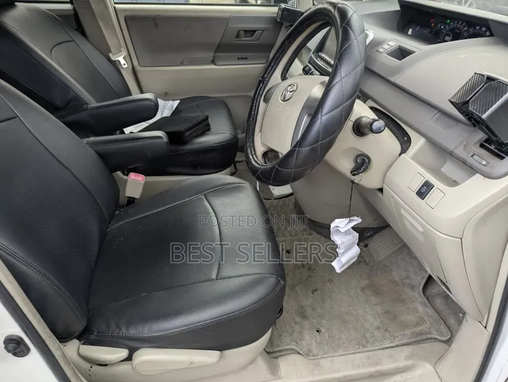 Toyota Noah 2010 Off white
