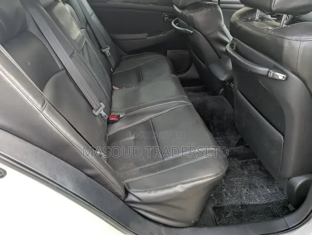 Toyota Crown 2006 Off white