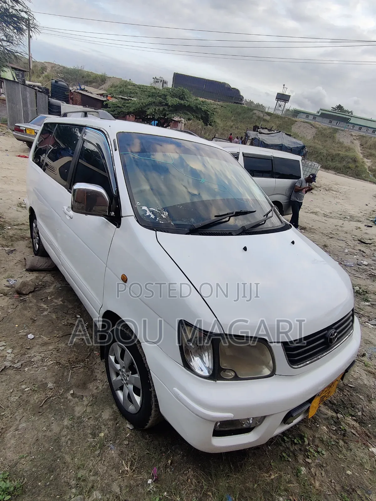 Toyota Noah 2005 White