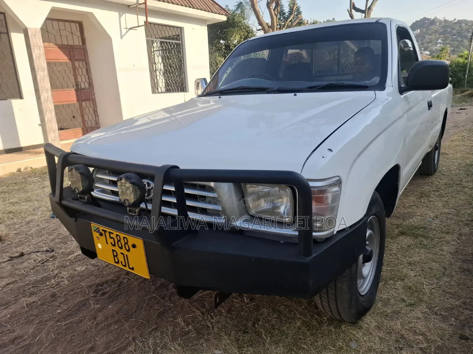 Toyota Hilux 2010 White