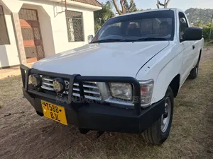 Toyota Hilux 2010 White