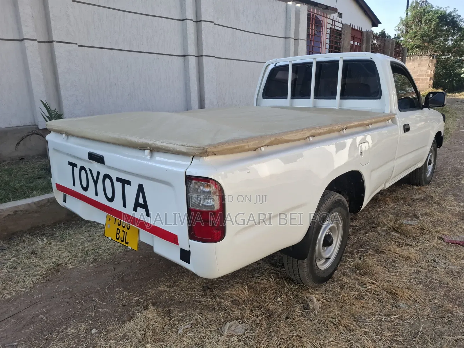 Toyota Hilux 2010 White