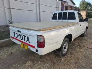 Toyota Hilux 2010 White