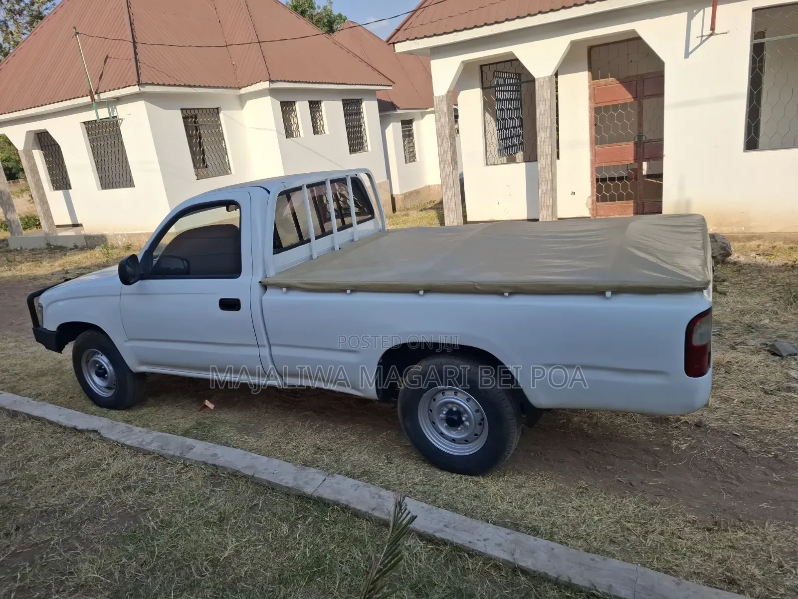 Toyota Hilux 2010 White