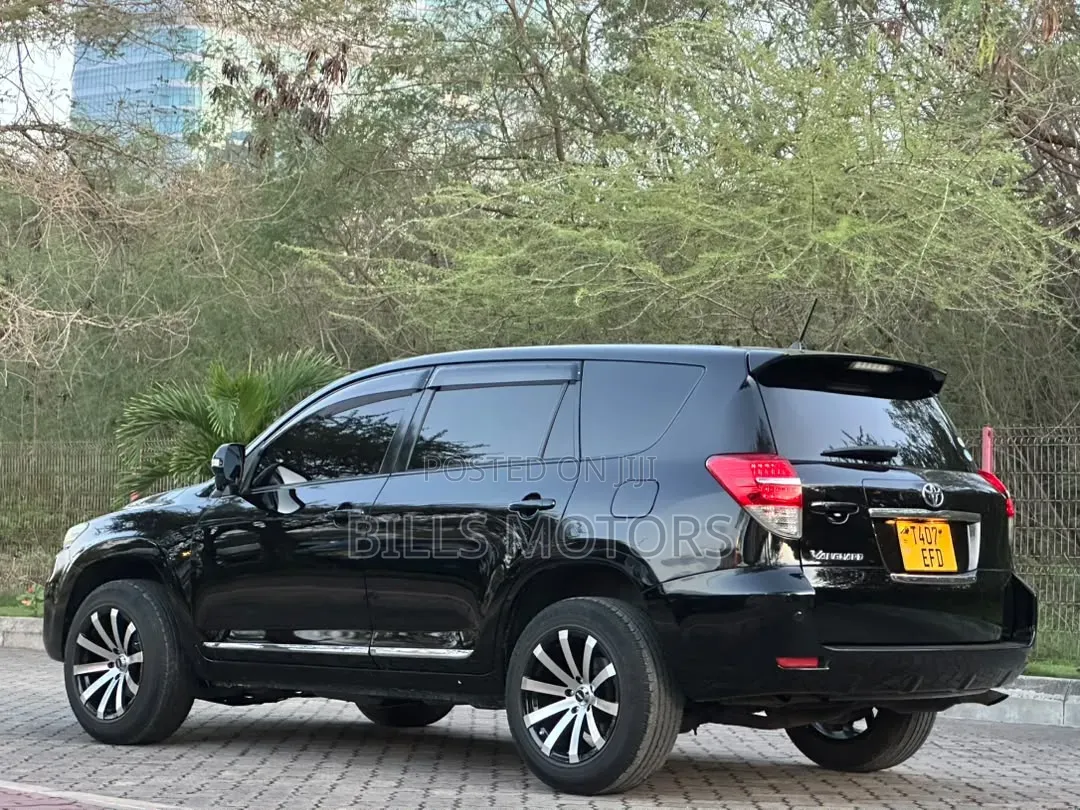 Toyota Vanguard 2011 Black